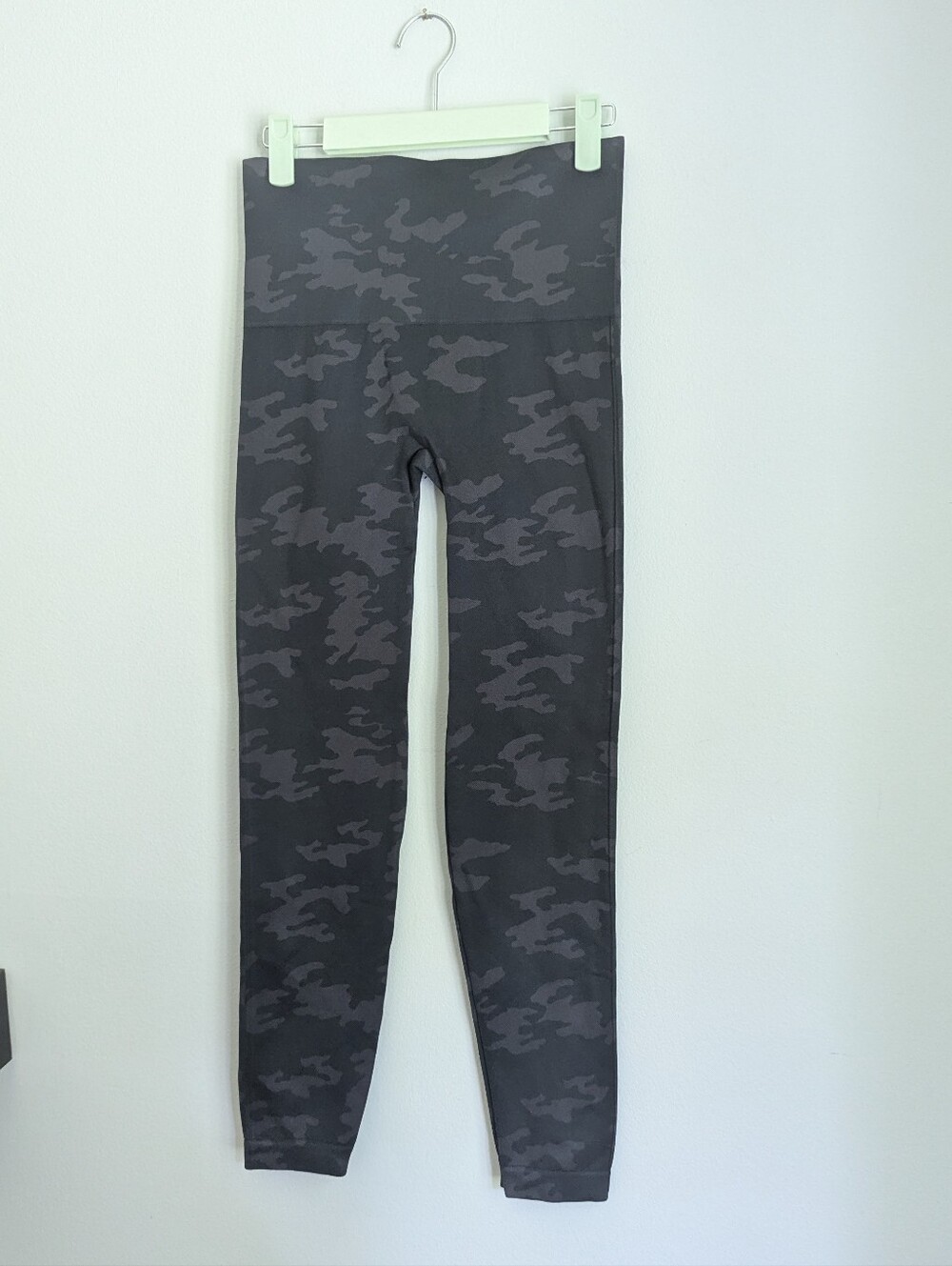 SPANX Women's Large Look At Me Now Seamless Leggings Black Camo Shapewear